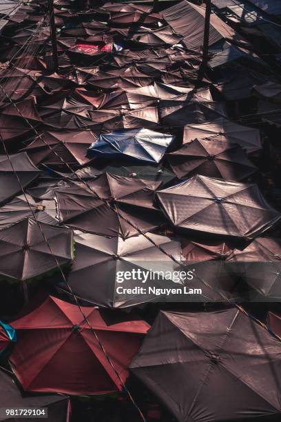 market umbrellas - modern vietnam stockfoto's en -beelden