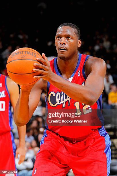 Al Thornton of the Los Angeles Clippers shoots a free throw during the game against the Golden State Warriors on February 10, 2009 at Oracle Arena in...