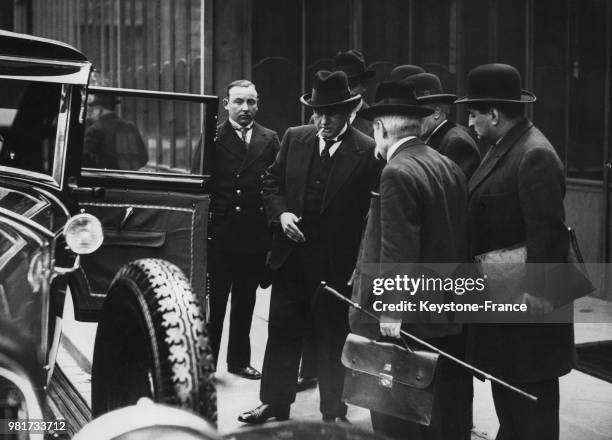 Le président du conseil Edouard Daladier, le ministre du travail François Albert et le ministre des PTT Laurent Eynac à la sortie d'un conseil des...