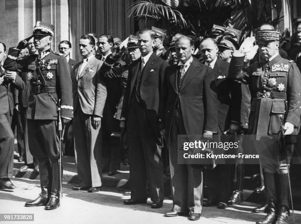 Le général polonais Edward Rydz-Smig?y, l'ambassadeur de la Pologne Juliusz Lukasiewicz, le ministre de la guerre Edouard Daladier et le général...