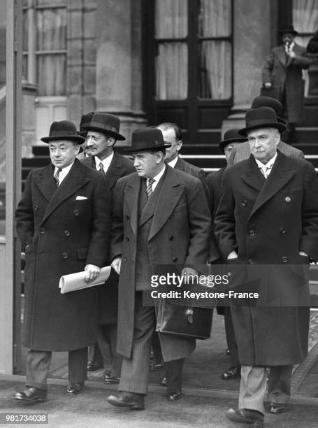 Paul Reynaud, Georges Bonnet et Edouard Daladier à la sortie d'un conseil des ministres au palais de l'Elysée à Paris en France, circa 1938.