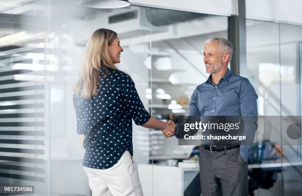 he oído grandes cosas acerca de su empresa - alianza fotografías e imágenes de stock