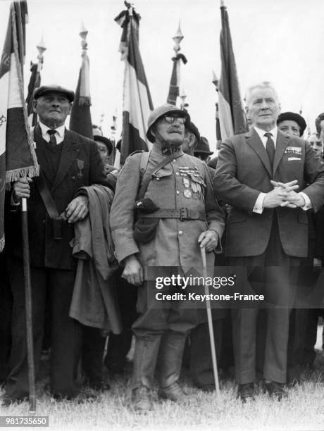 Anciens combattants lors du 50ème anniversaire de la deuxième bataille de la Marne à la Butte Chalmont, en France le 18 juillet 1968.