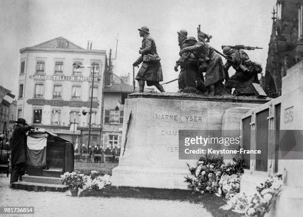 Inauguration du monument aux morts de Châlons-en-Champagne dans la Marne en France, en 1926.