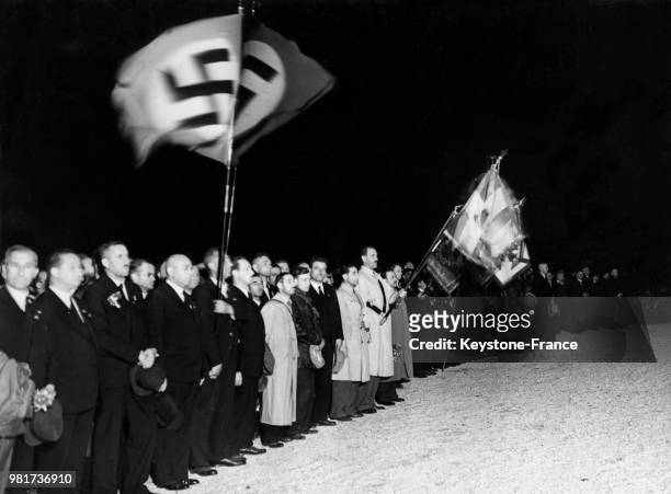 Veillée funèbre lors du rassemblement des anciens combattants à l'ossuaire de Douaumont, au premier plan une délégation allemande en France, le 13...