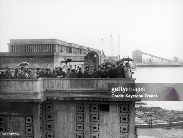 Le président de la république Vincent Auriol inaugurant le barrage de Donzère-Mondragon en France, le 26 octobre 1952.