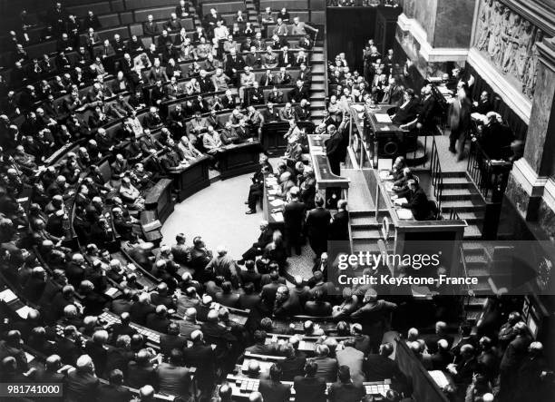 Discours du président du conseil Edouard Daladier à l'assemblée nationale dans le palais Bourbon à Paris en France, le 20 septembre 1939.