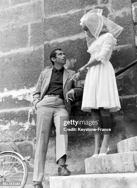 Le réalisateur Roger VADIM et l'actrice Catherine DENEUVE, sa compagne, tournent la scène du mariage du film LE VICE ET LA VERTU en 1962.