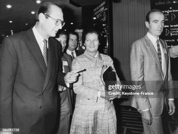 Jacques Chirac, Simone Veil et Alain Juppé arrivant à l'hôtel PLM Saint Jacques pour l'anniversaire des clubs 89 à Paris en France, le 10 octobre...