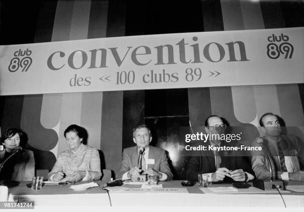 Simone Veil, le président des clubs 89 Michel Aurillac, le maire de Paris Jacques Chirac et Alain Juppé lors de la clôture de l'anniversaire des...