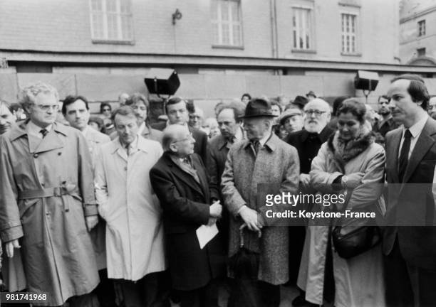 Le secrétaire général du parti socialiste Lionel Jospin, Simone Veil et Gérard Schwartzenberg à la cérémonie commémorative du 40ème anniversaire du...