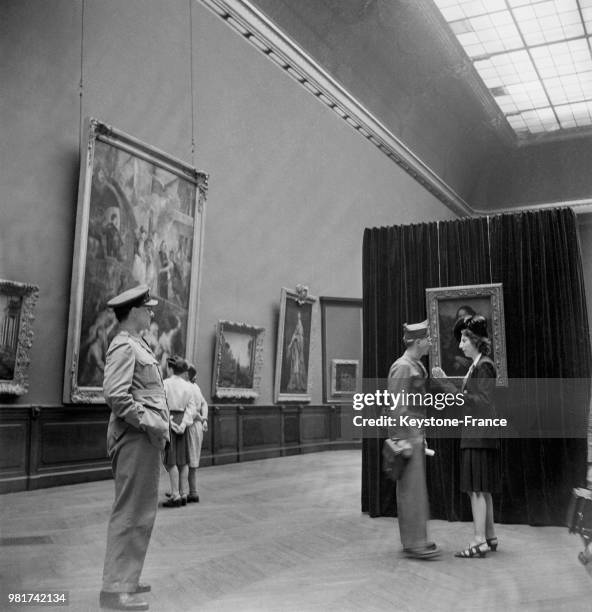 Réouverture du musée du Louvre après la guerre à Paris en France, le 24 janvier 1947.