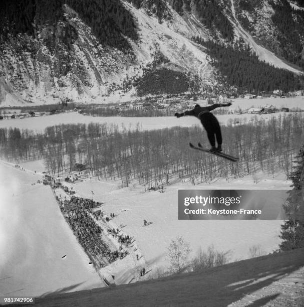 Saut à ski, circa 1947.