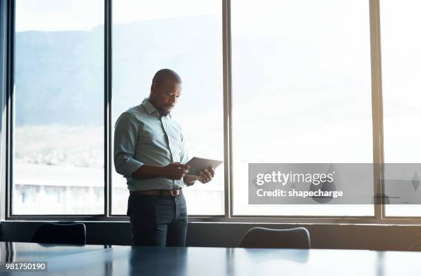 bleiben sie nach aktuellen business-trends - bring your own device stock-fotos und bilder