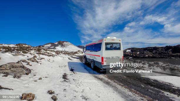 mt etna (sicilia, italia) - mt etna fotografías e imágenes de stock