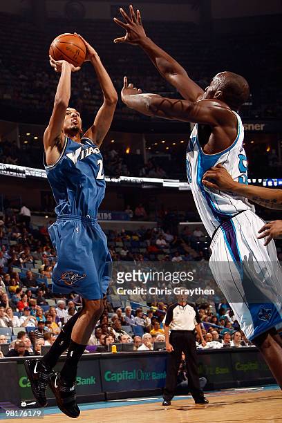 Shaun Livingston of the Washington Wizards shoots the ball over Emeka Okafor of the New Orleans Hornets at New Orleans Arena on March 31, 2010 in New...