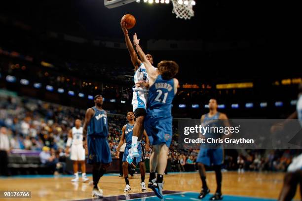 Marcus Thornton of the New Orleans Hornets shoots the ball over Fabricio Oberto of the Washington Wizards at New Orleans Arena on March 31, 2010 in...