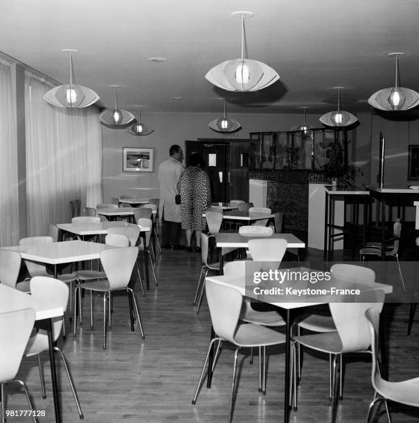 Vue de l'intérieur de la maison de la culture qui va être inaugurée prochainement à Amiens en France, le 18 mars 1966.