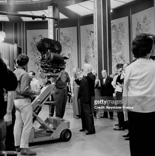 Charlie Chaplin lors du tournage de son film 'La Comtesse de Hong-Kong' à Londres en Angleterre au Royaume-Uni, le 21 mars 1966.