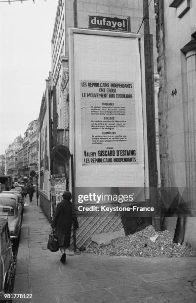 Affiche de Valéry Giscard d'Estaing pour la campagne des élections législatives françaises de 1967, à Paris, en 1967, France.