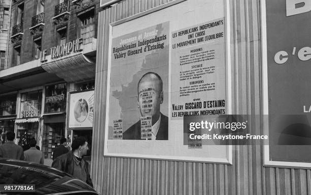 Affiche de Valéry Giscard d'Estaing pour la campagne des élections législatives françaises de 1967, à Paris, en 1967, France.