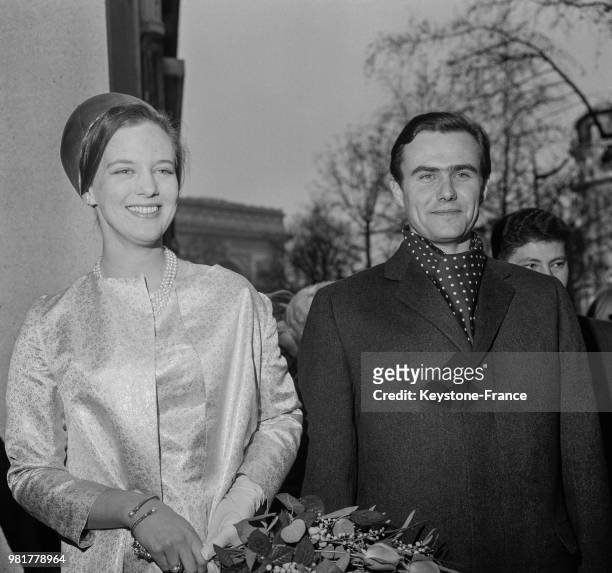 Arrivée de la princesse Margrethe de Danemark et de son fiancé le comte Henri de Laborde de Monpezat à l'inauguration de la nouvelle ambassade du...
