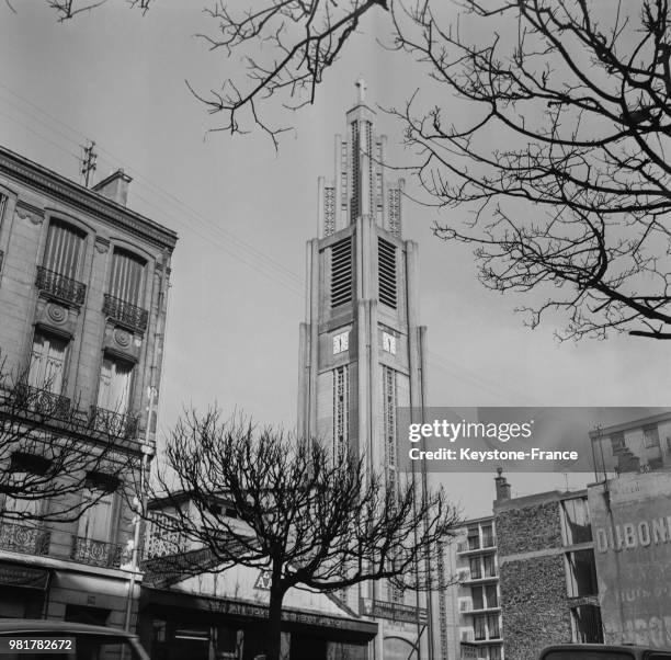 église Notre-Dame du Raincy, construite en béton armé par Auguste et Gustave Perret, au Raincy en France, le 21 mars 1967.