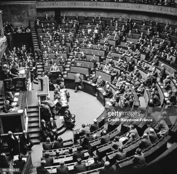 Vue générale de l'assemblée nationale lors des débats sur le projet de loi dit des 'pouvoirs spéciaux' à Paris en France, le 18 mai 1967 - On...