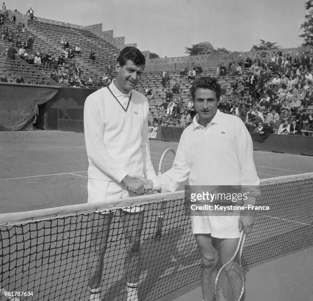 Andras Szikszay et Pierre Darmon lors du match de Coupe Davis qui oppose la Hongrie à la France au stade Roland-Garros à Paris en France, le 20 mai...