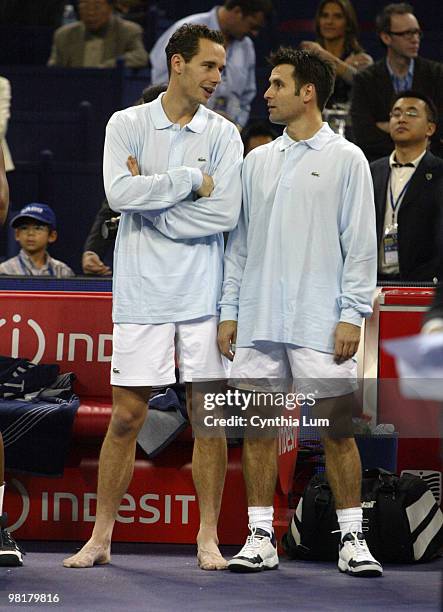 The French team of Michael Llodra and Fabrice Santoro defeat Nenad Zimonjic and Leander Paes, 6-7, 6-3, 7-6 in the final of the Tennis Masters Cup,...