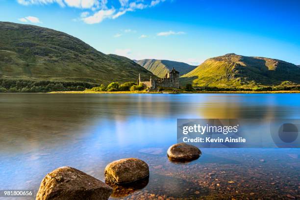 kilchurn castle - kilchurn castle stock pictures, royalty-free photos & images