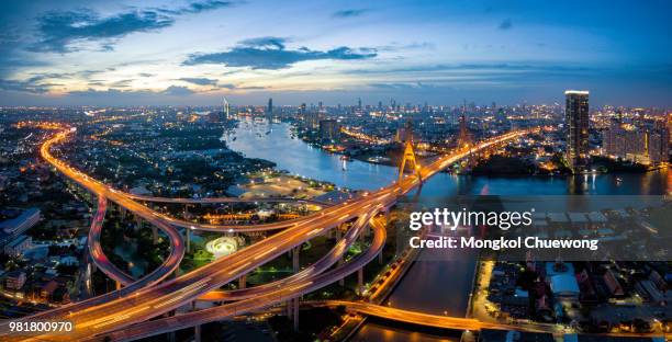 aerial view of bhumibol suspension bridge cross over chao phraya river in bangkok city with car on the bridge at sunset sky and clouds in bangkok thailand. - bangkok imagens e fotografias de stock