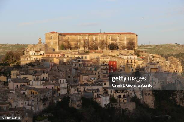 sicilian landscape - aprile fotografías e imágenes de stock