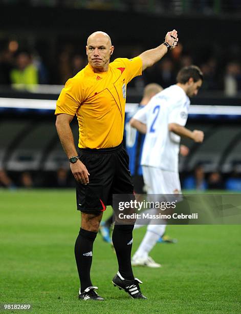 The referee Howard Webb gestures during the UEFA Champions League Quarter Finals, First Leg match between FC Internazionale Milano and CSKA Moscow on...