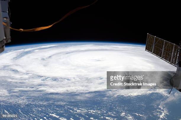 hurricane bill in the atlantic ocean - planeta terra fotografías e imágenes de stock