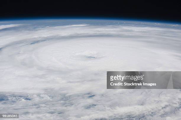 hurricane bill in the atlantic ocean - planeta terra fotografías e imágenes de stock