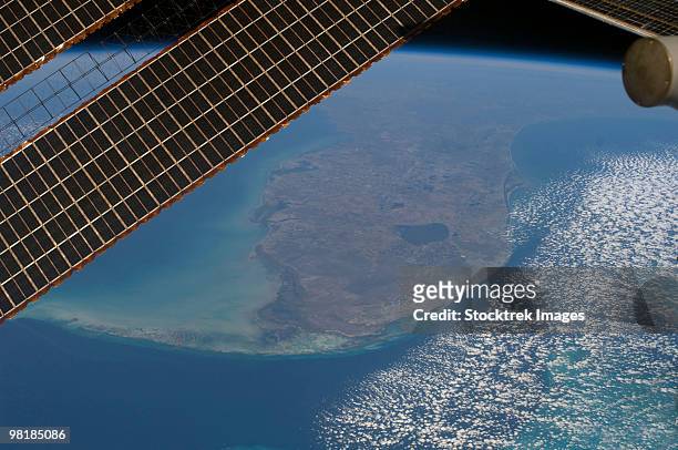 the florida peninsula. - cape canaveral stock pictures, royalty-free photos & images