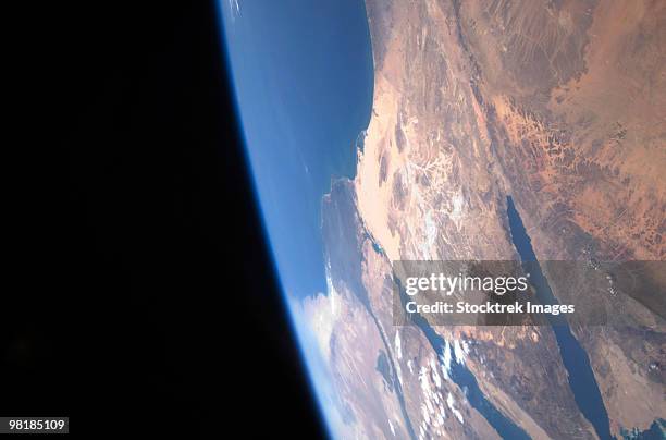 high oblique scene looking toward the sinai peninsula and the mediterranean sea. - planeta terra fotografías e imágenes de stock