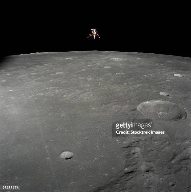 the apollo 12 lunar module intrepid is set in a lunar landing configuration. - apollo 12 stockfoto's en -beelden