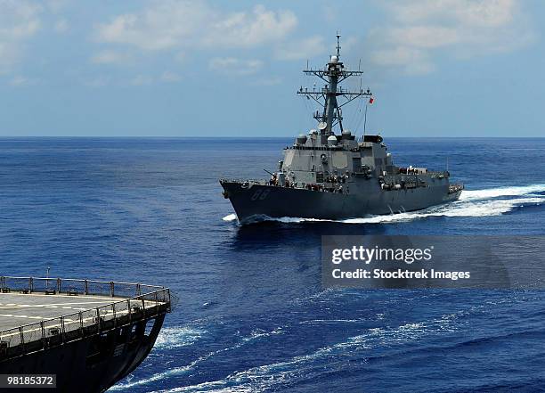 guided-missile destroyer uss preble approaching the military sealift command oiler usns john ericsso - destroyer 個照片及圖片檔