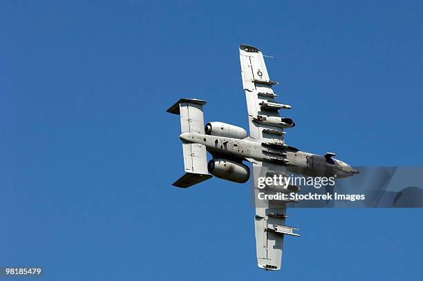 an a-10 thunderbolt maneuvers through the sky. - a10 ストックフォトと画像