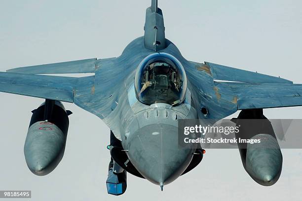 a u.s. air force f-16cj fighting falcon approaching a kc-135 stratotanker for refueling over iraq. - aerial refueling stock pictures, royalty-free photos & images