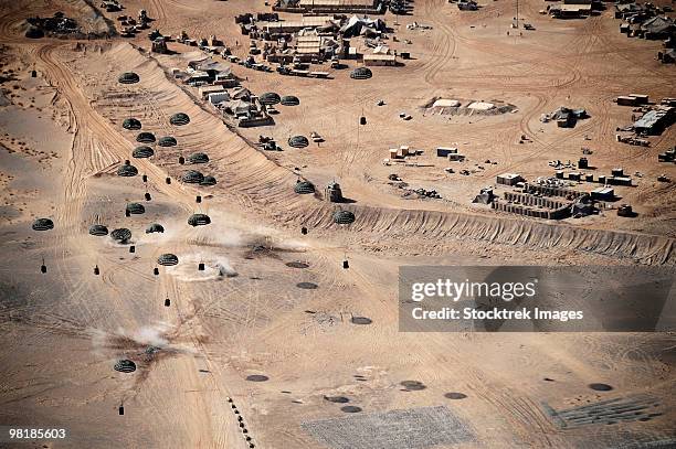 container delivery system bundles dropping from a c-17 globemaster iii in afghanistan. - army base stock pictures, royalty-free photos & images