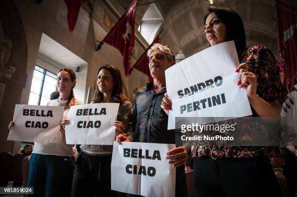 Councillors of the Pd and Roma Torna Roma always exhibiting in the Aula Giulio Cesare posters with the inscription &quot;Bella Ciao&quot; and...