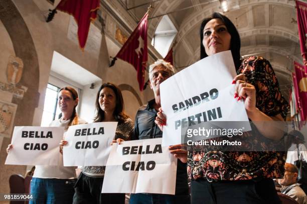 Councillors of the Pd and Roma Torna Roma always exhibiting in the Aula Giulio Cesare posters with the inscription &quot;Bella Ciao&quot; and...
