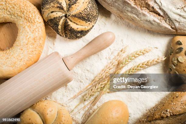 breads. pile of flour, rolling pin and wheat - rolling pin stock-fotos und bilder