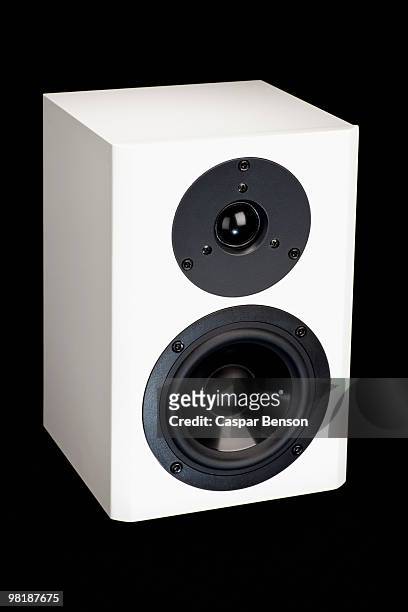a single white speaker - haut parleur photos et images de collection