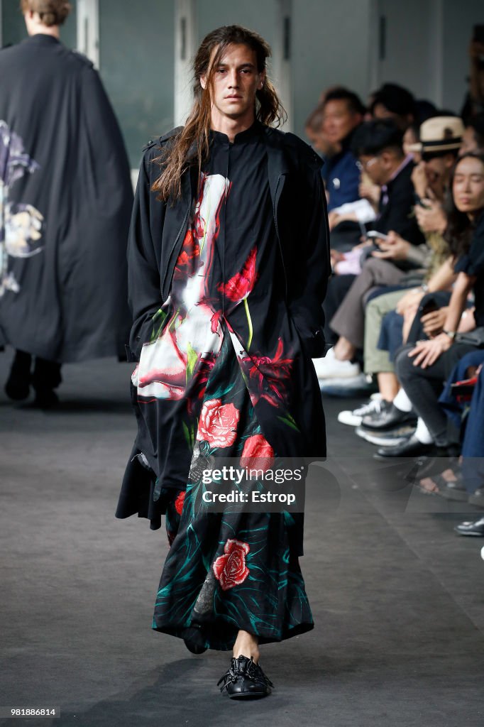 Yohji Yamamoto: Runway - Paris Fashion Week - Menswear Spring/Summer 2019
