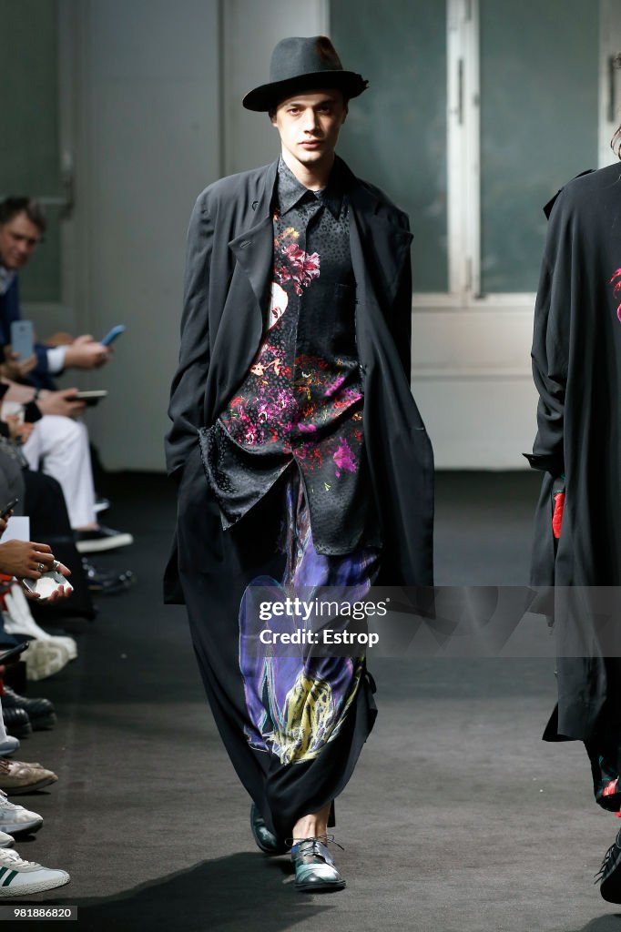Yohji Yamamoto: Runway - Paris Fashion Week - Menswear Spring/Summer 2019