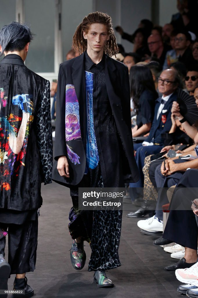 Yohji Yamamoto: Runway - Paris Fashion Week - Menswear Spring/Summer 2019